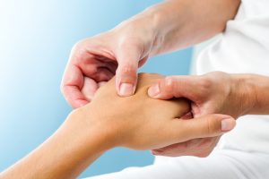 osteopathische Behandlung Hand